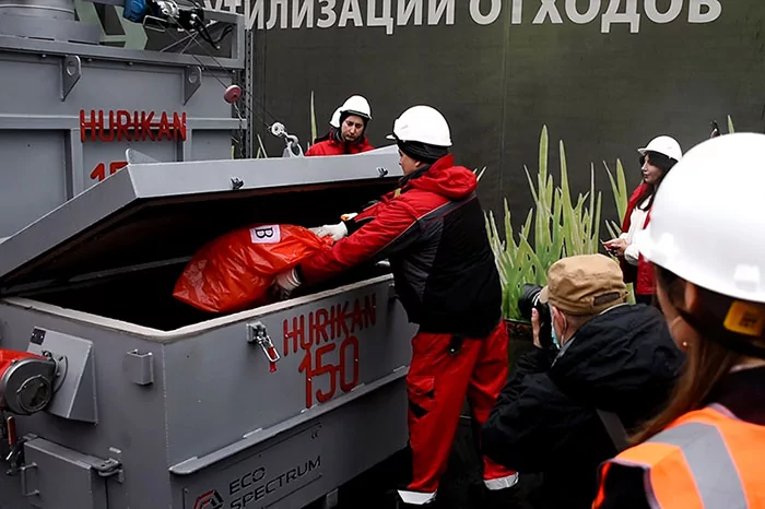 Yakma fırını, farklı kütle ve doğadaki atıkların bertarafı ve bertarafı konusunda uzmanlaşmış bir tesistir. İşte kullanılan ana yöntem yüksek sıcaklıkta ayrışmadır. 