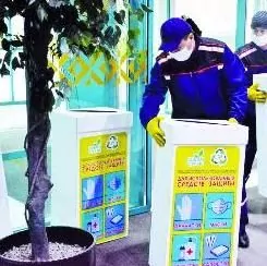 Экологи предложили установить в регионах России спецконтейнеры для утилизации использованных масок и перчаток