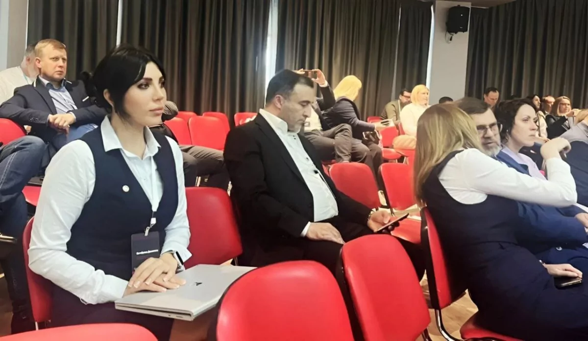 photo_5343793542725753675_y (1).jpg