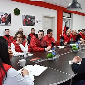 Şirket yüzlerde